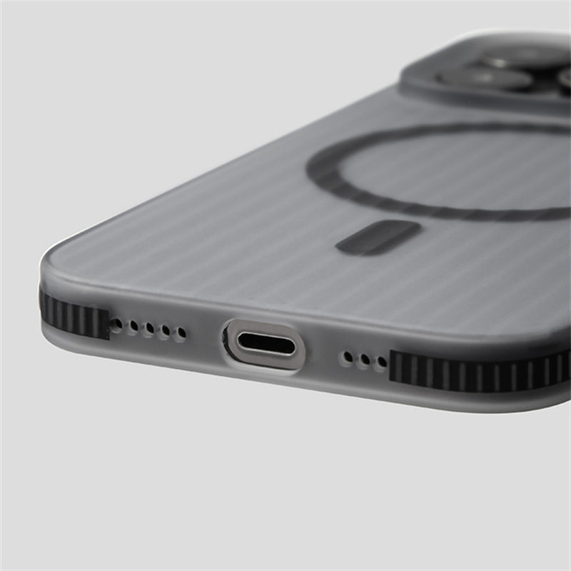 TRANSPARENT IPHONE CASE WITH GEOMETRIC DESIGN AND MAGSAFE