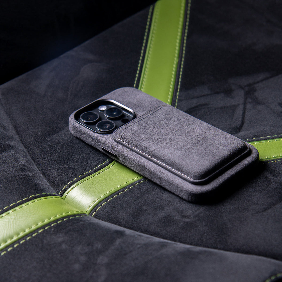GREY ALCANTARA CASE WITH MAGSAFE
