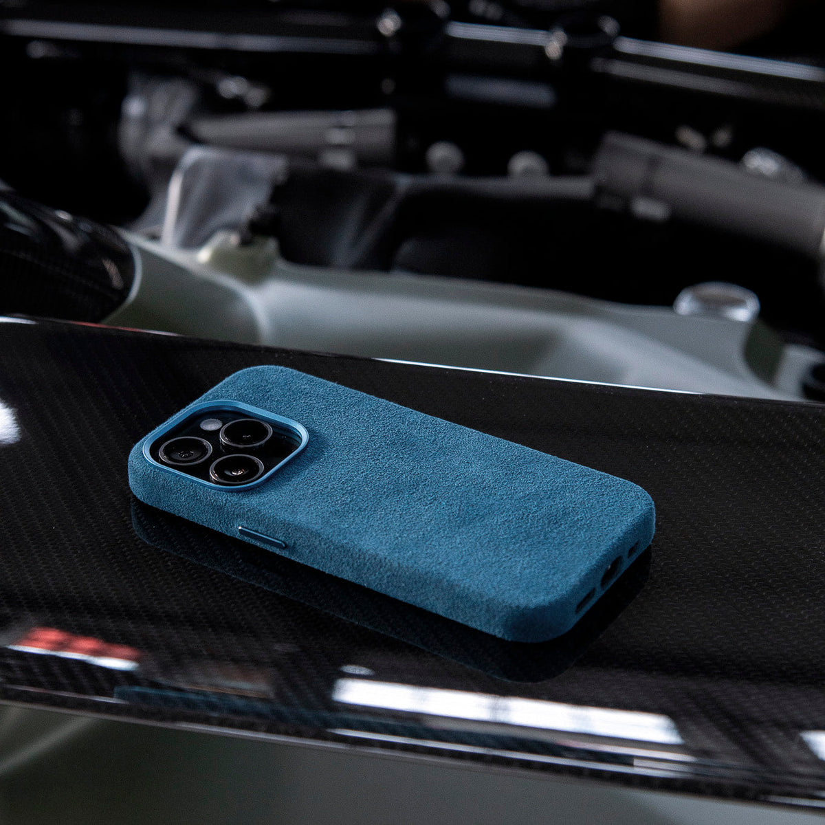 BLUE ALCANTARA CASE WITH MAGSAFE