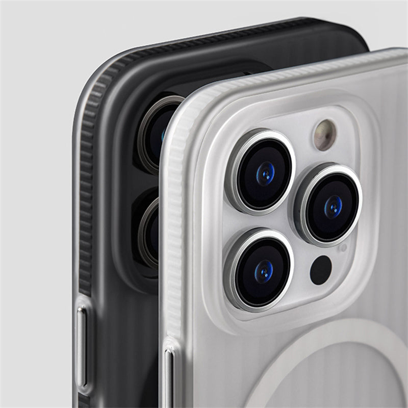 TRANSPARENT IPHONE CASE WITH GEOMETRIC DESIGN AND MAGSAFE