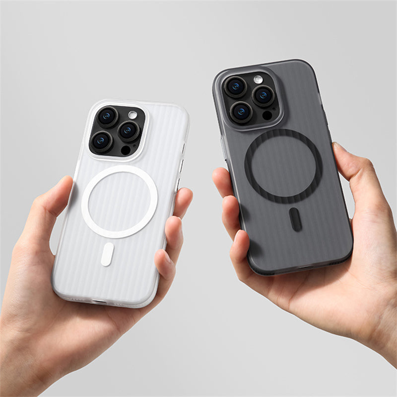 TRANSPARENT IPHONE CASE WITH GEOMETRIC DESIGN AND MAGSAFE