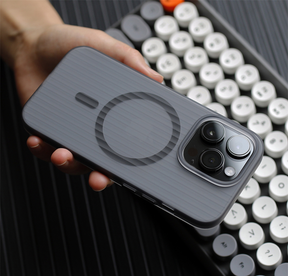 TRANSPARENT IPHONE CASE WITH GEOMETRIC DESIGN AND MAGSAFE